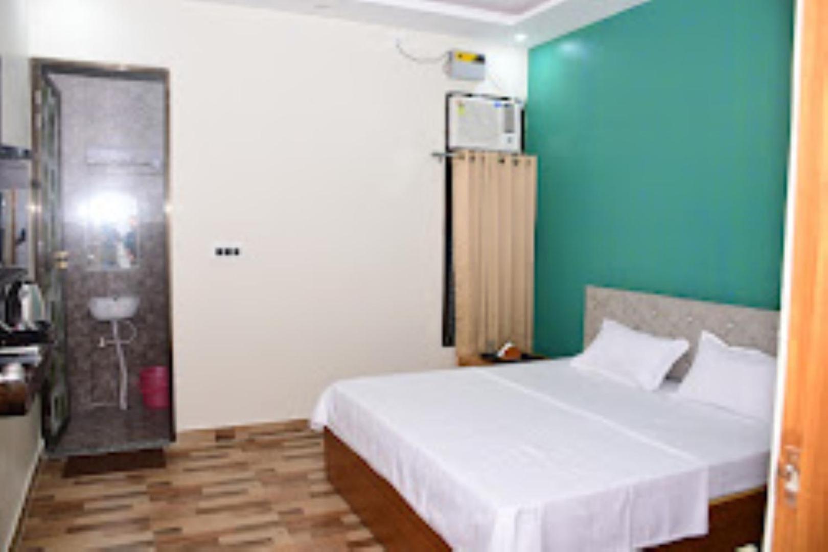 Renu Paradise , Ayodhya Hotel Exterior photo